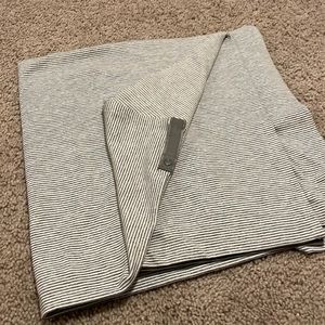 Lululemon infinity scarf grey and white stripe NEW